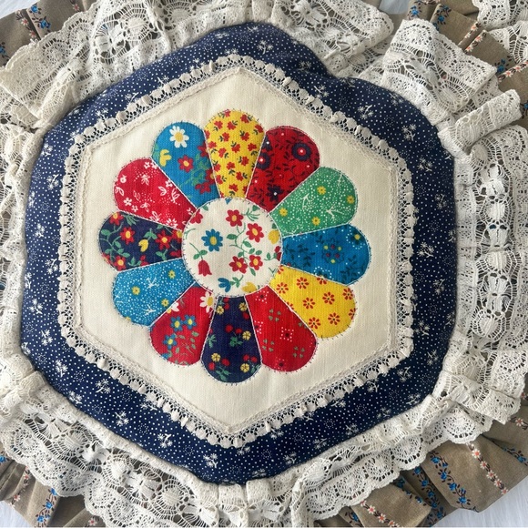 Lot of 2 Throw Pillows Multi Color Floral Vintage Cottagecore Home Decor - Picture 5 of 8